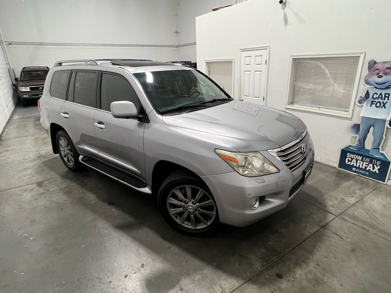2009 Lexus LX 570 photo 14