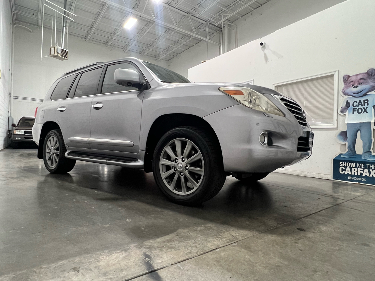 2009 Lexus LX 570 photo 16