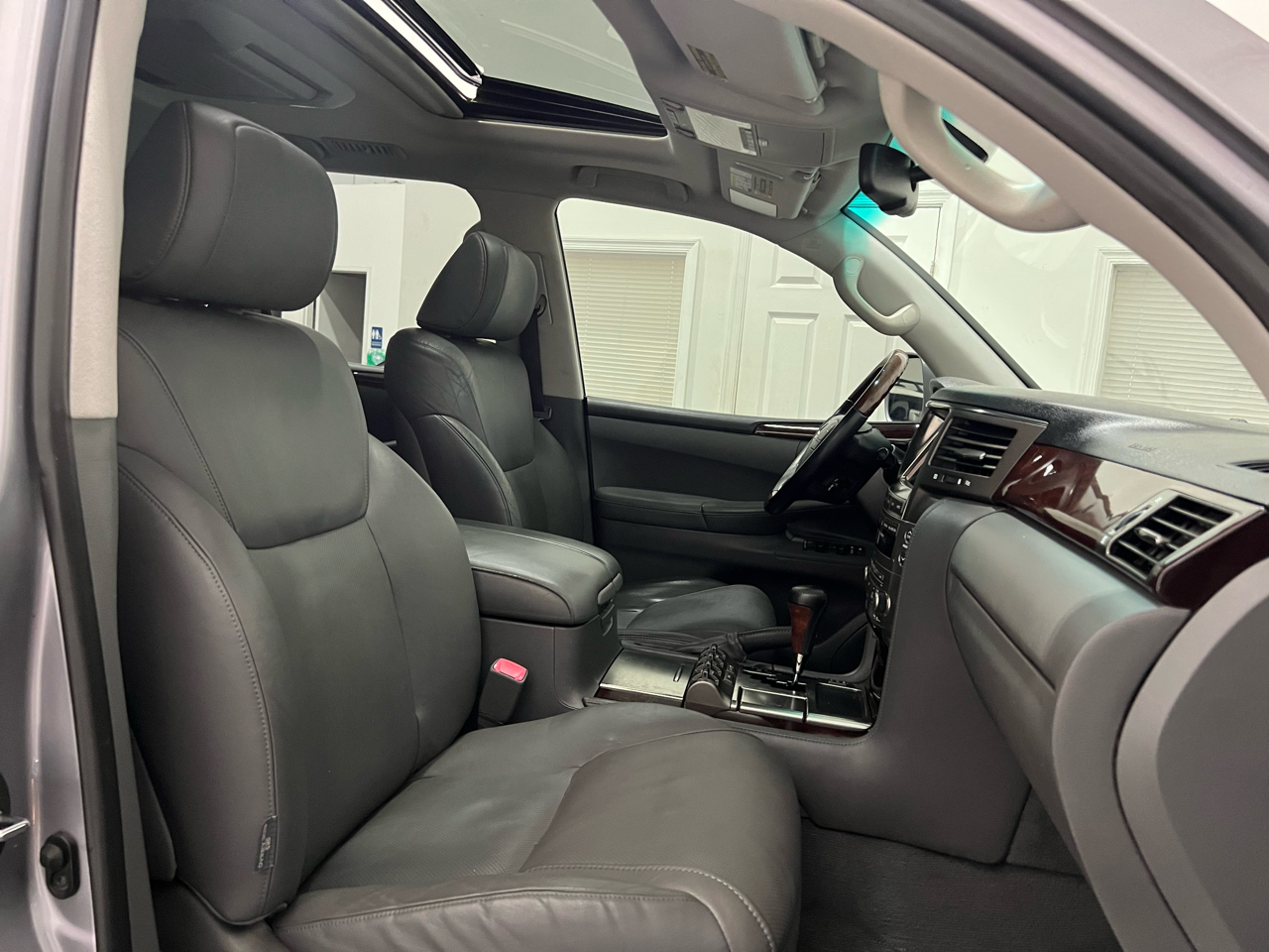2009 Lexus LX 570 photo 19