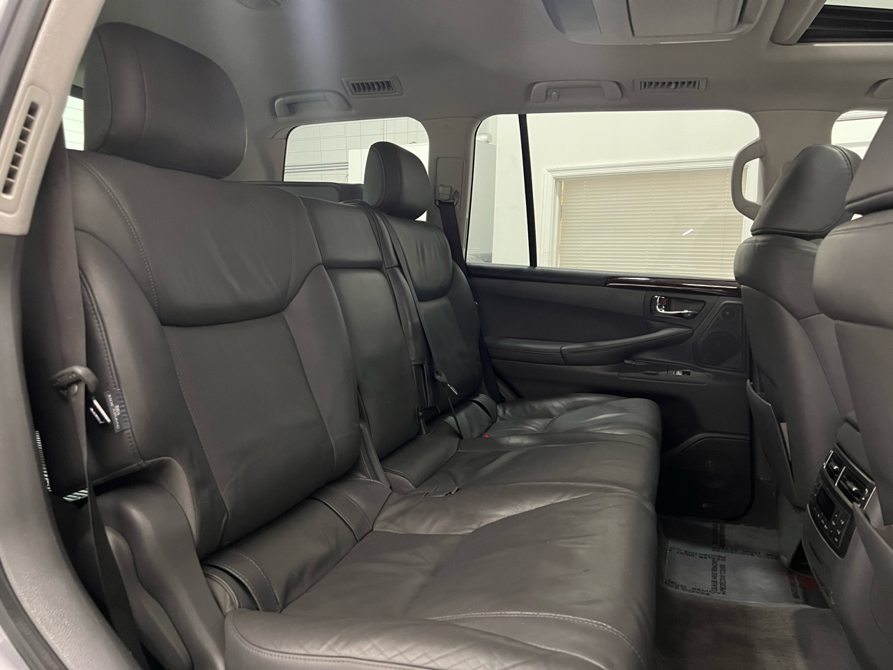 2009 Lexus LX 570 photo 26