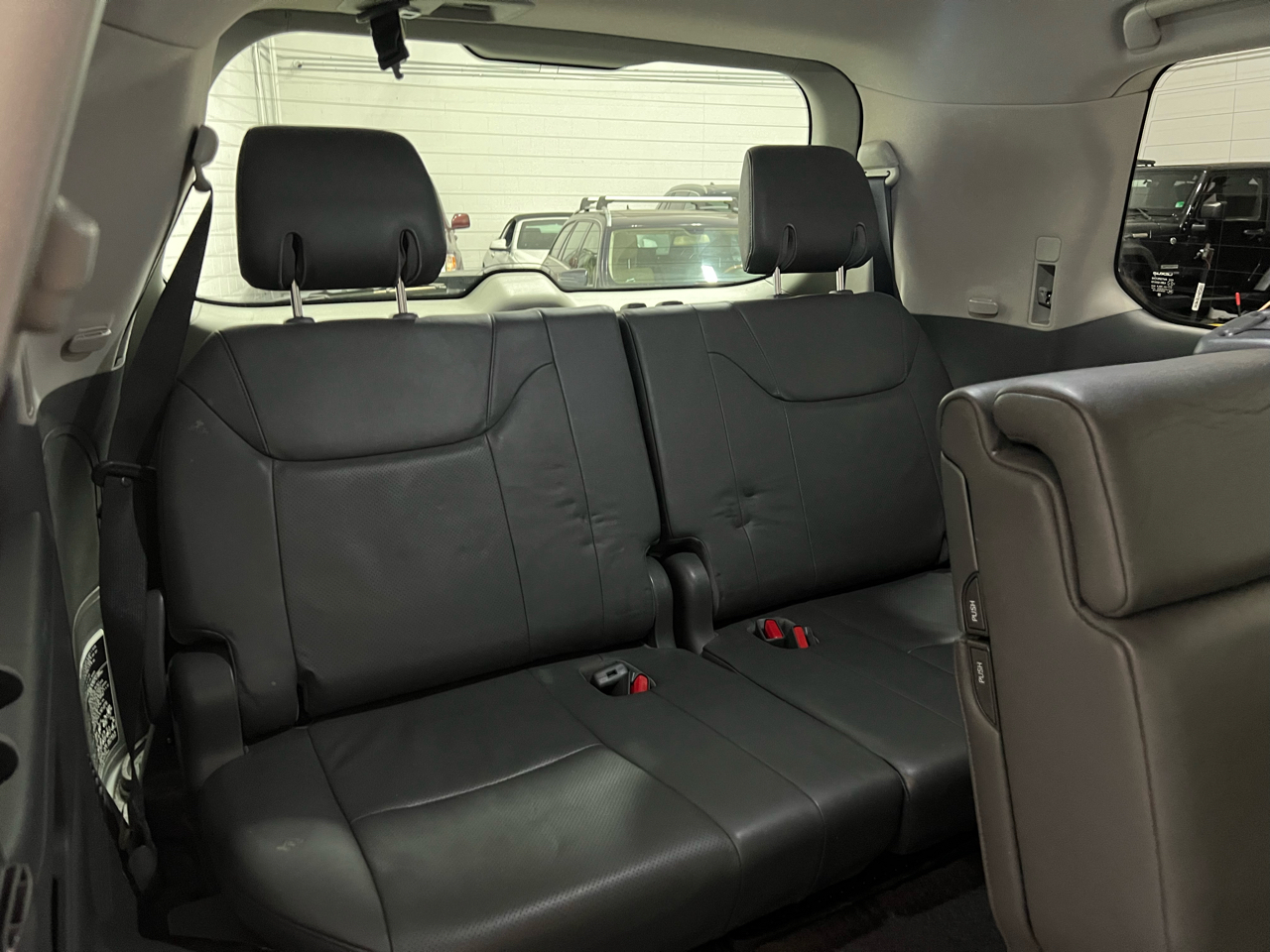 2009 Lexus LX 570 photo 27