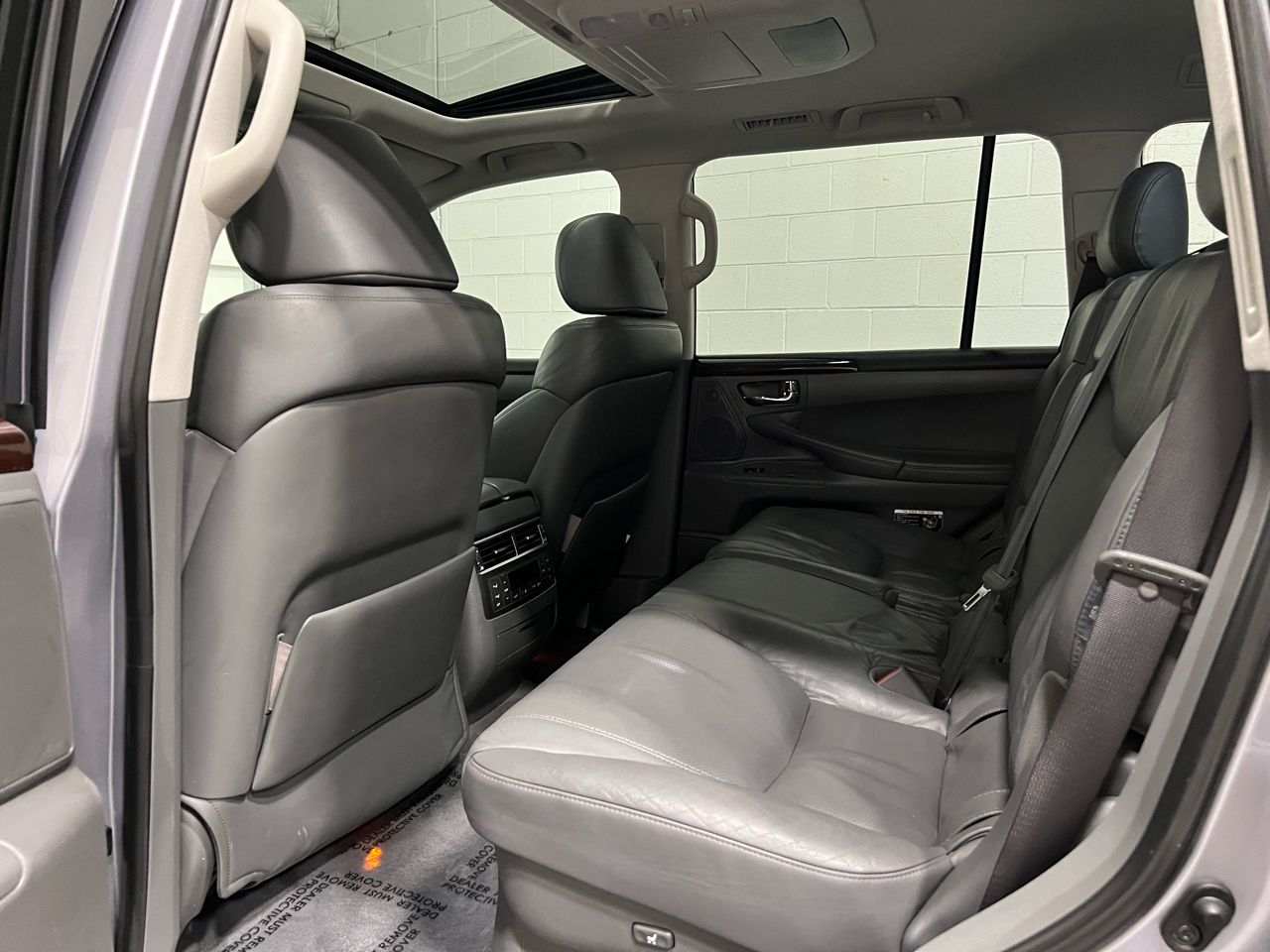 2009 Lexus LX 570 photo 29