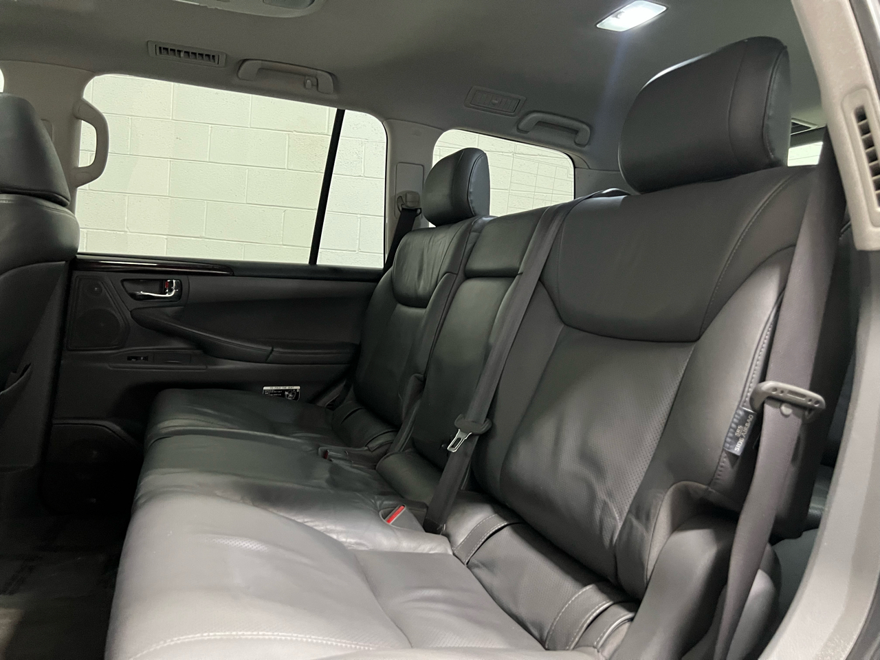 2009 Lexus LX 570 photo 30