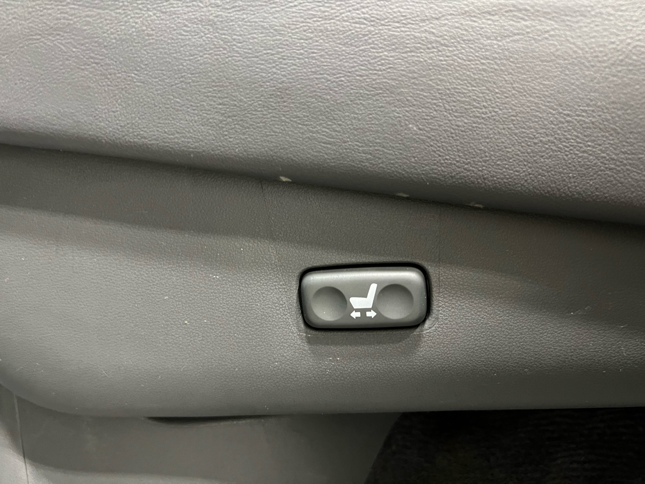 2009 Lexus LX 570 photo 33