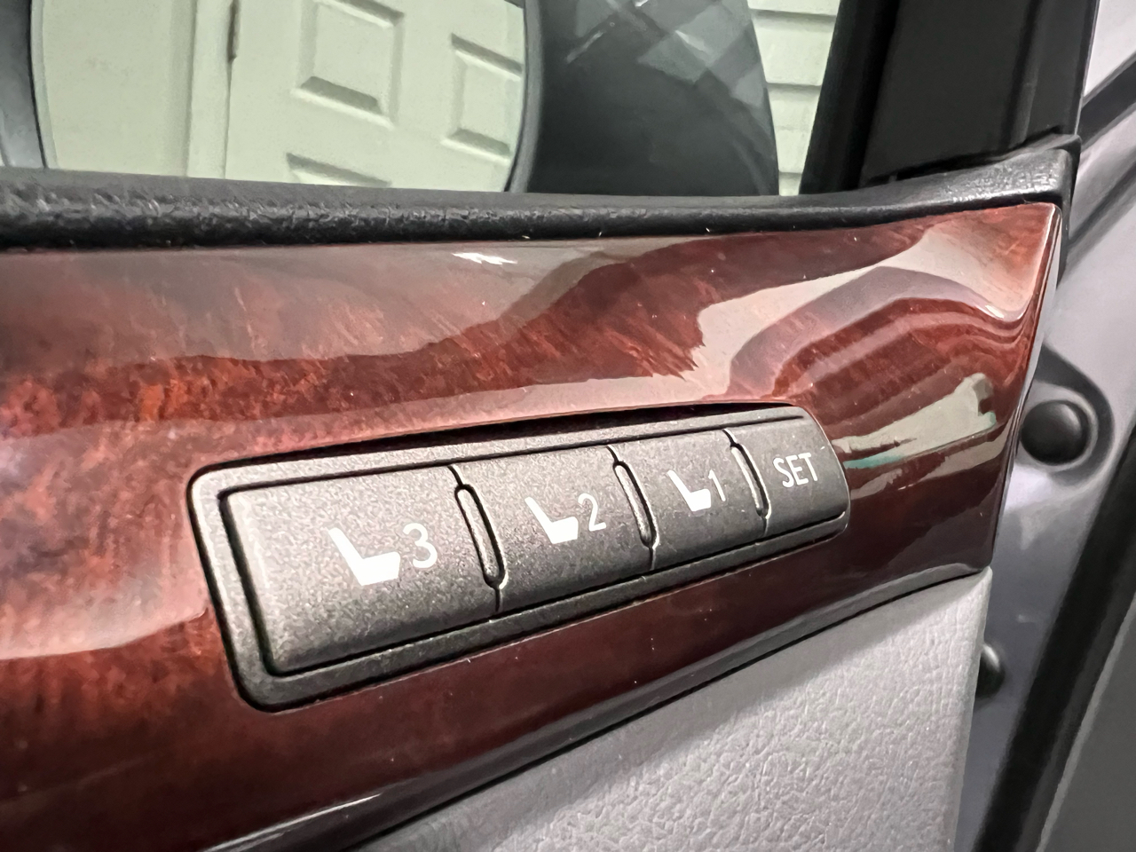 2009 Lexus LX 570 photo 41