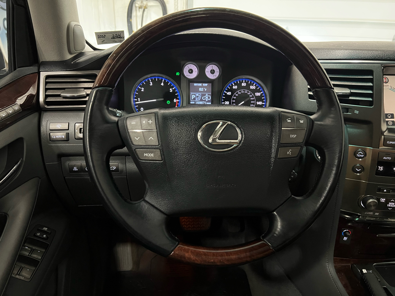 2009 Lexus LX 570 photo 52