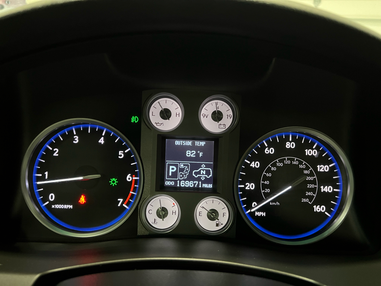 2009 Lexus LX 570 photo 53
