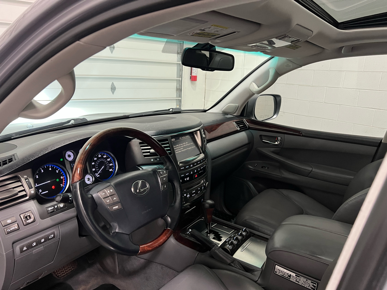 2009 Lexus LX 570 photo 55