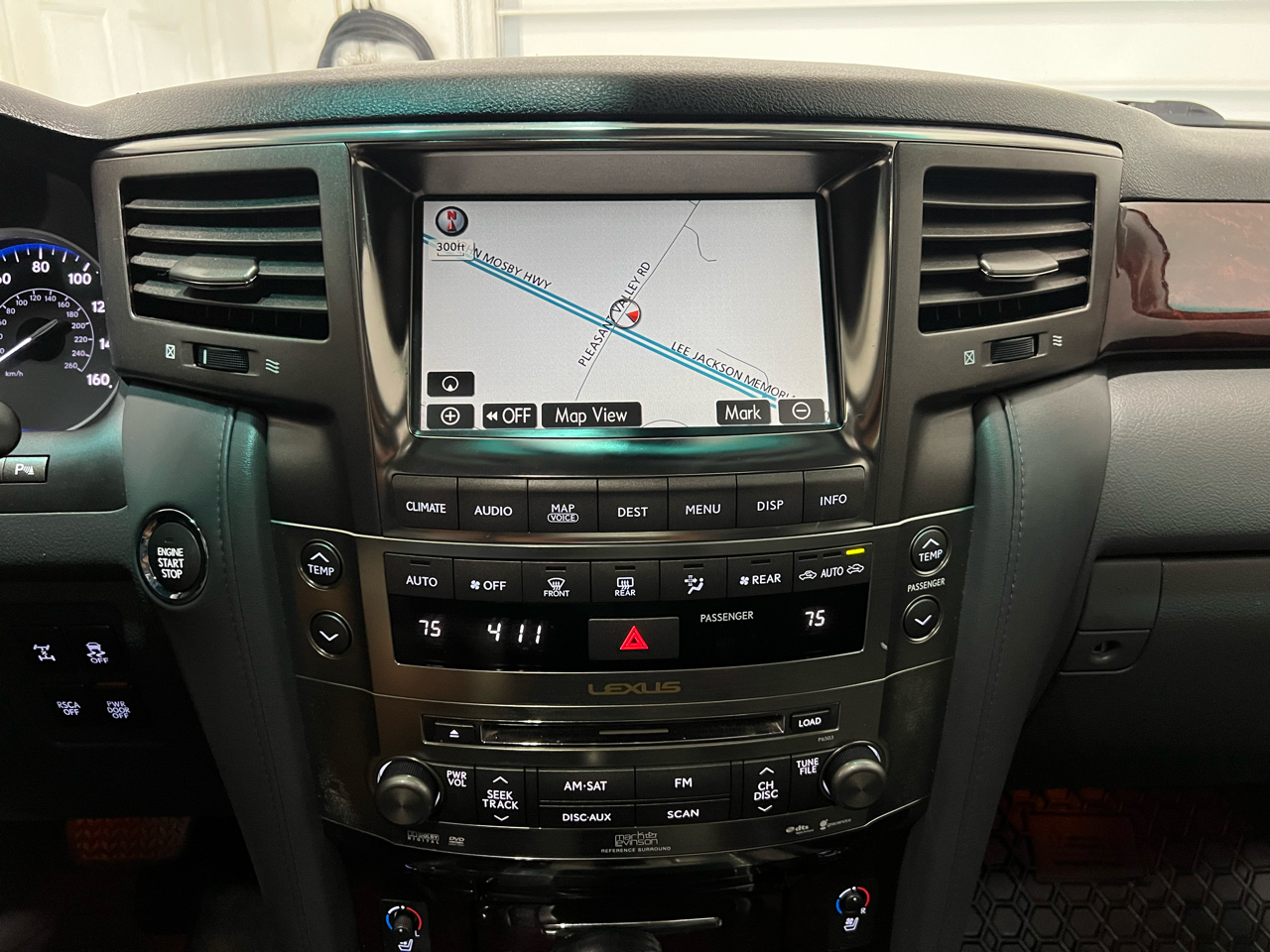 2009 Lexus LX 570 photo 58