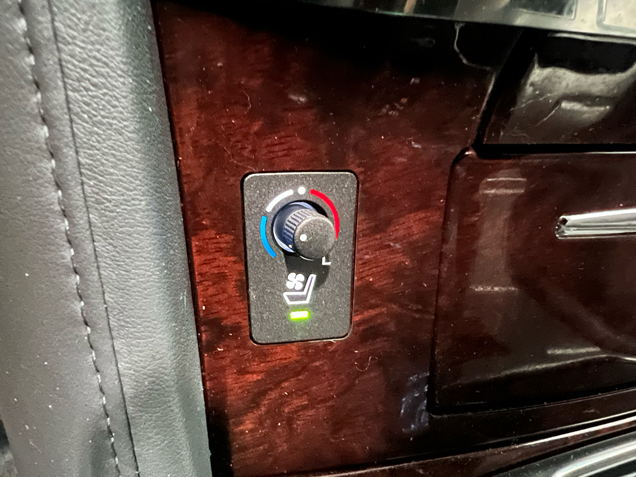 2009 Lexus LX 570 photo 63