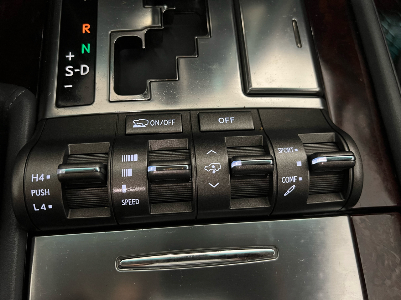 2009 Lexus LX 570 photo 66