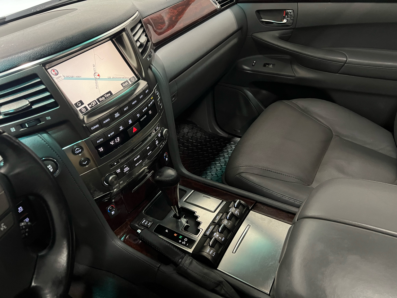 2009 Lexus LX 570 photo 67