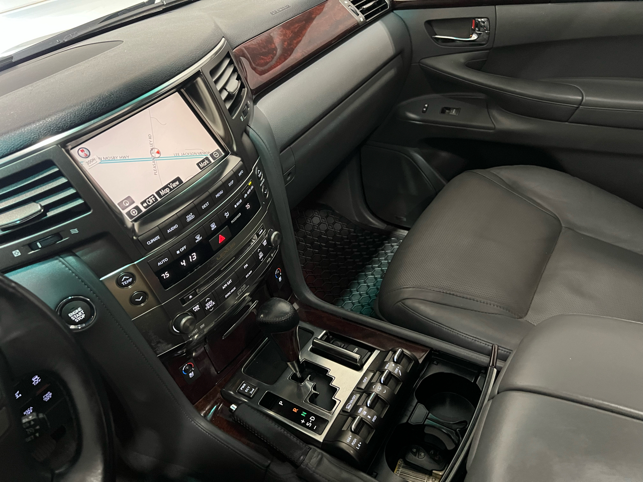 2009 Lexus LX 570 photo 68