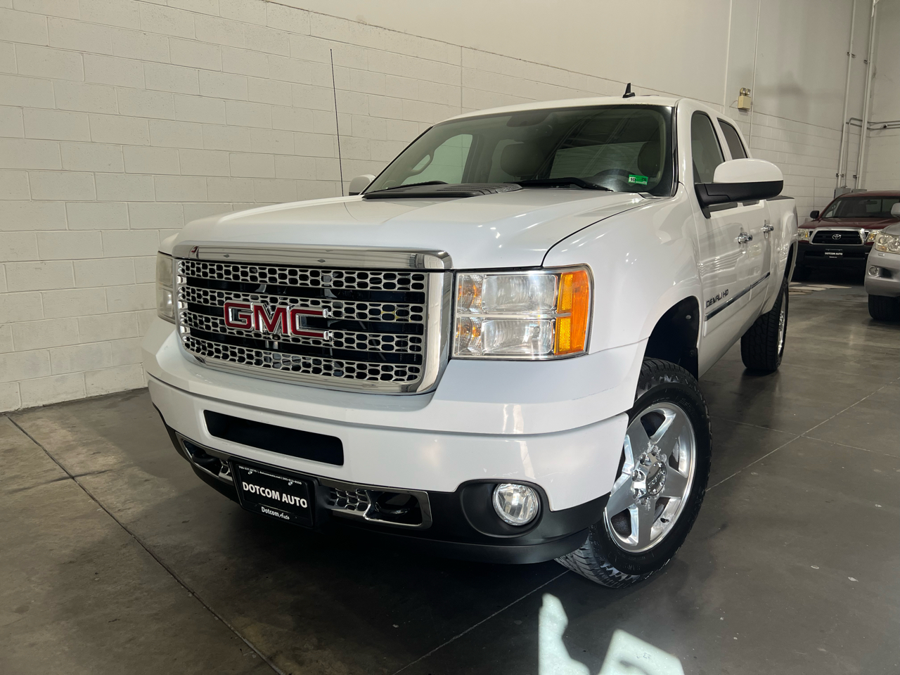 GMC Sierra 2500HD Denali Crew Cab 4WD 2011 GMC Sierra 2500HD Denali Crew Cab 4WD 2011