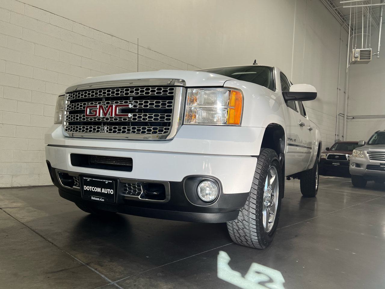 GMC Sierra 2500HD Denali Crew Cab 4WD 2011 GMC Sierra 2500HD Denali Crew Cab 4WD 2011