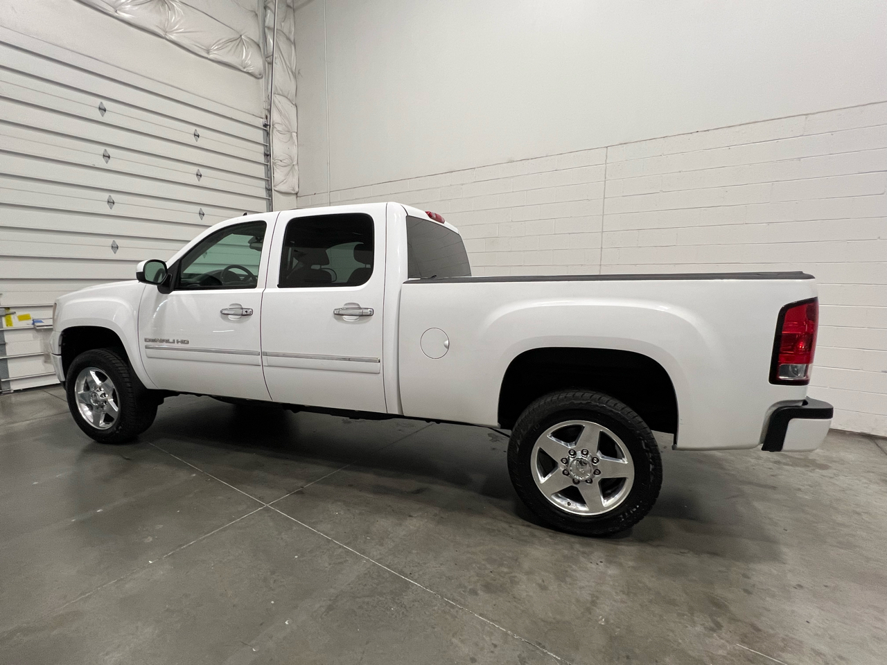 GMC Sierra 2500HD Denali Crew Cab 4WD 2011 GMC Sierra 2500HD Denali Crew Cab 4WD 2011