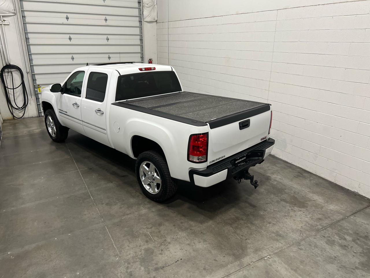 GMC Sierra 2500HD Denali Crew Cab 4WD 2011 GMC Sierra 2500HD Denali Crew Cab 4WD 2011