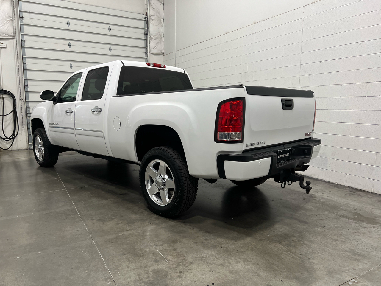 GMC Sierra 2500HD Denali Crew Cab 4WD 2011 GMC Sierra 2500HD Denali Crew Cab 4WD 2011