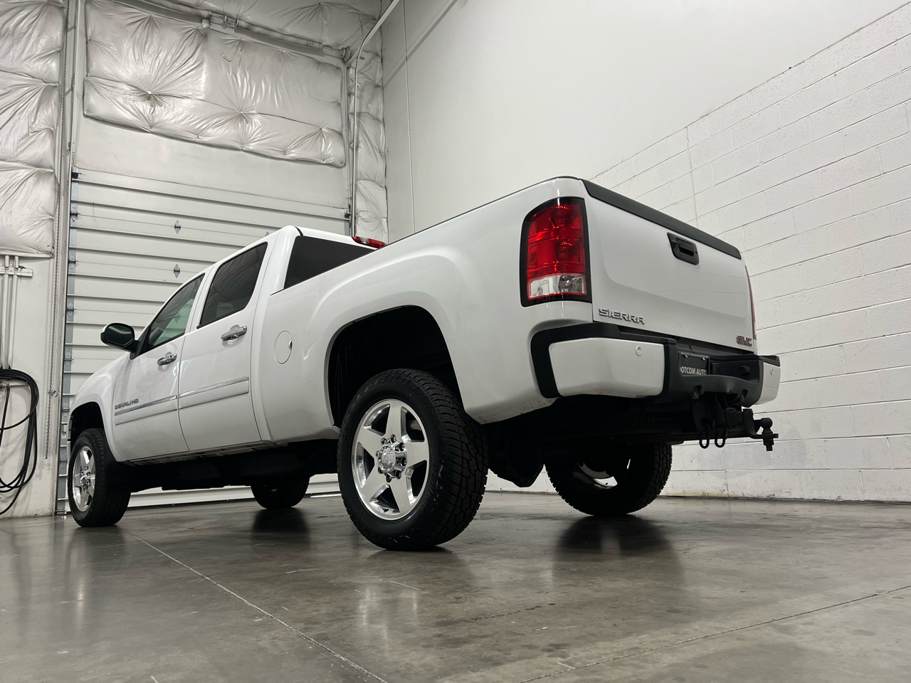GMC Sierra 2500HD Denali Crew Cab 4WD 2011 GMC Sierra 2500HD Denali Crew Cab 4WD 2011