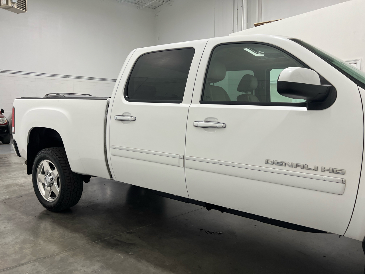 GMC Sierra 2500HD Denali Crew Cab 4WD 2011 GMC Sierra 2500HD Denali Crew Cab 4WD 2011