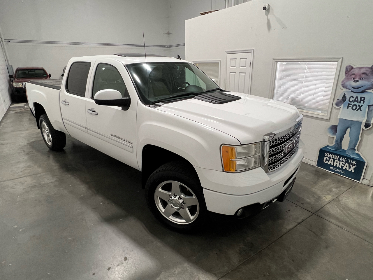GMC Sierra 2500HD Denali Crew Cab 4WD 2011 GMC Sierra 2500HD Denali Crew Cab 4WD 2011