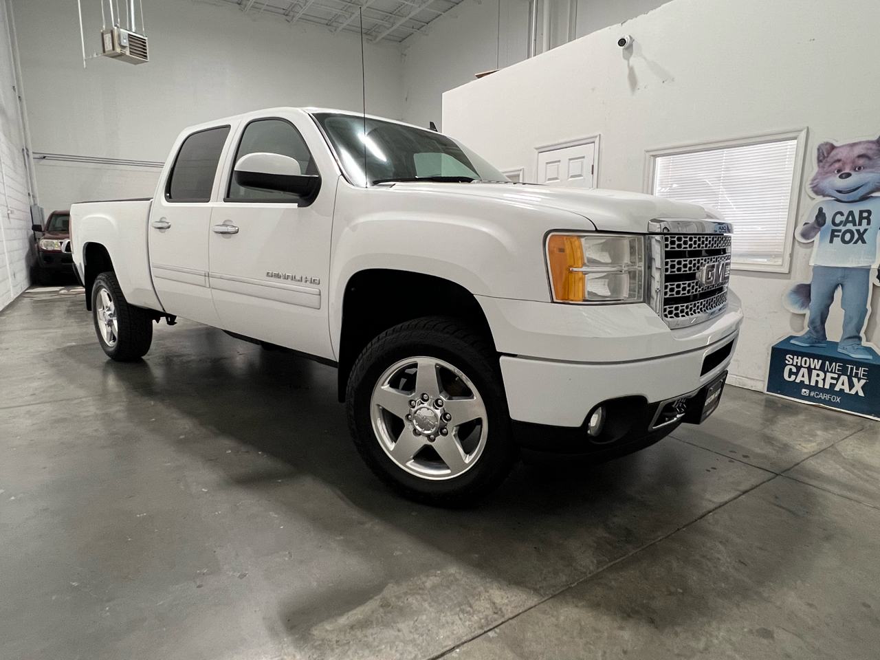 GMC Sierra 2500HD Denali Crew Cab 4WD 2011 GMC Sierra 2500HD Denali Crew Cab 4WD 2011