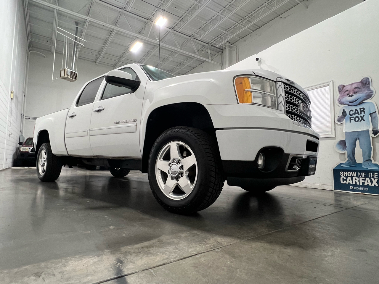 GMC Sierra 2500HD Denali Crew Cab 4WD 2011 GMC Sierra 2500HD Denali Crew Cab 4WD 2011