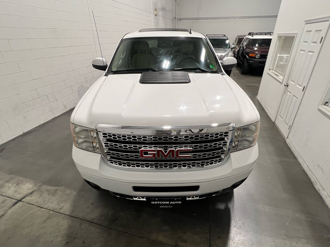 GMC Sierra 2500HD Denali Crew Cab 4WD 2011 GMC Sierra 2500HD Denali Crew Cab 4WD 2011