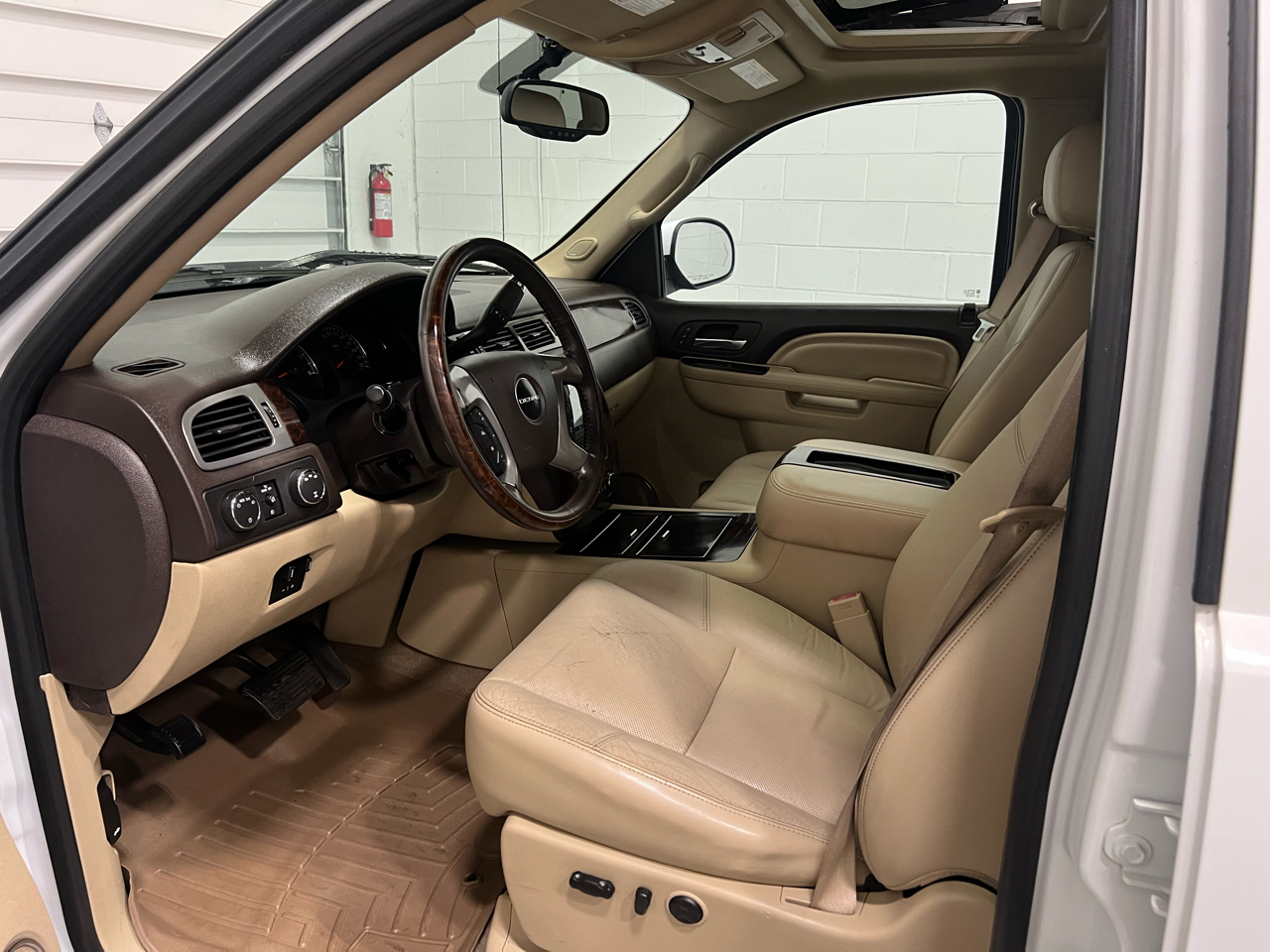 GMC Sierra 2500HD Denali Crew Cab 4WD 2011 GMC Sierra 2500HD Denali Crew Cab 4WD 2011