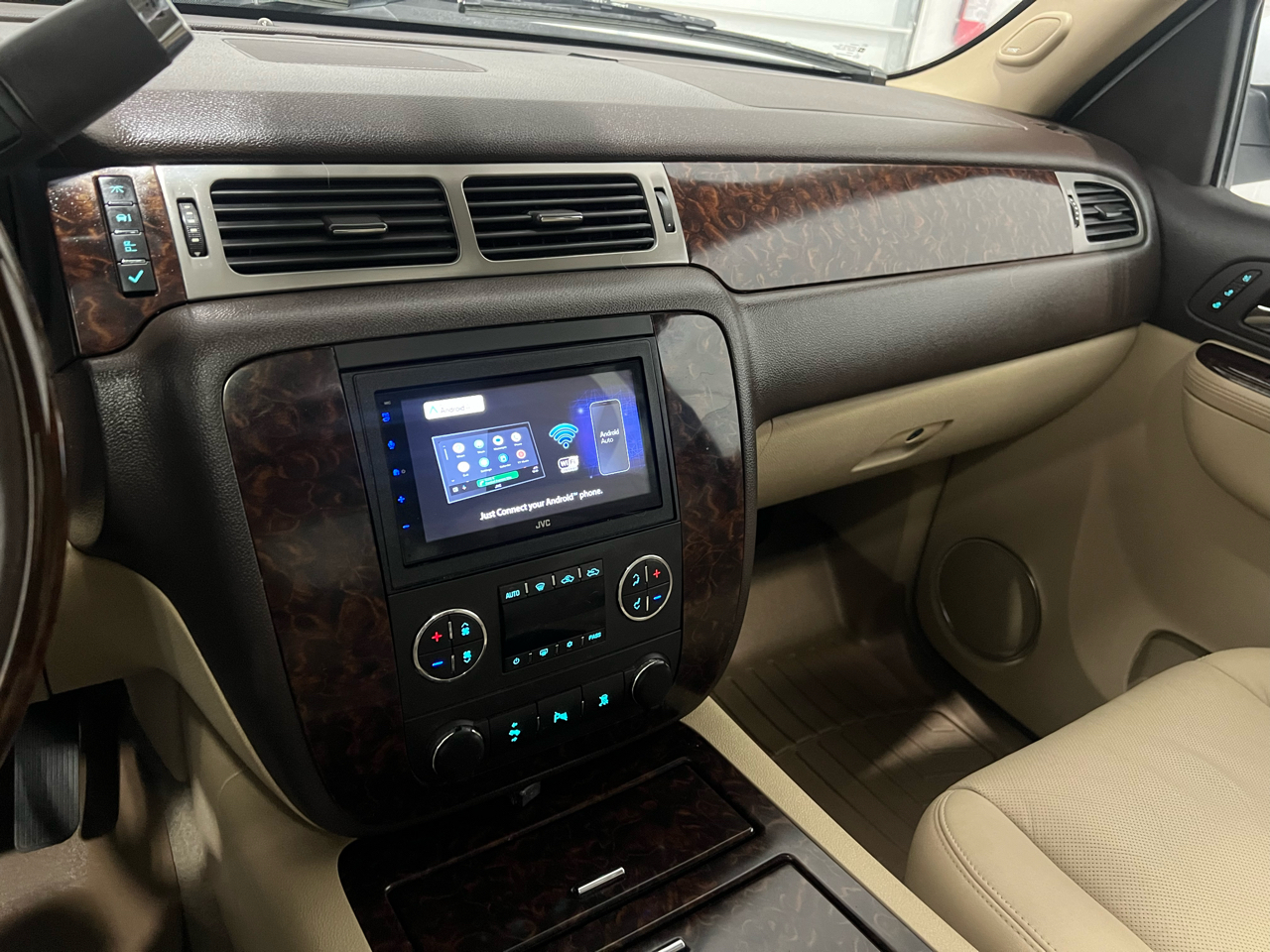 GMC Sierra 2500HD Denali Crew Cab 4WD 2011 GMC Sierra 2500HD Denali Crew Cab 4WD 2011