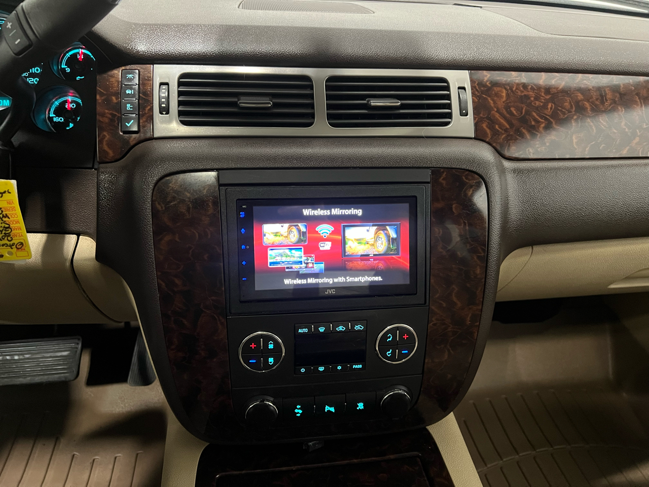 GMC Sierra 2500HD Denali Crew Cab 4WD 2011 GMC Sierra 2500HD Denali Crew Cab 4WD 2011