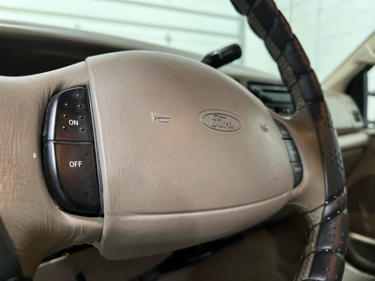 Ford F-350 SD Lariat Crew Cab Long Bed 4WD 2001 Ford F-350 SD Lariat Crew Cab Long Bed 4WD 2001