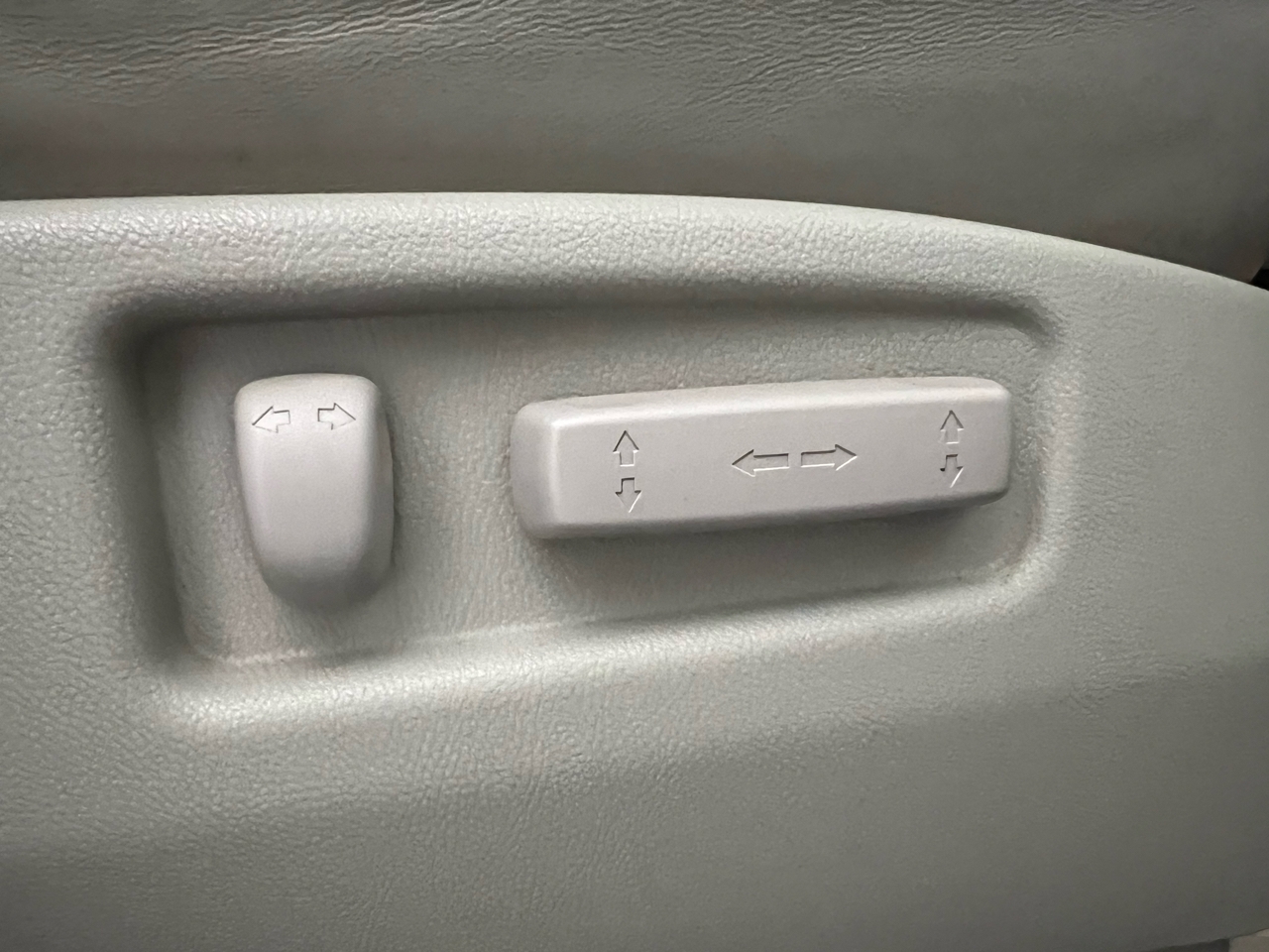 Acura MDX 6-Spd AT w/Tech Package 2011