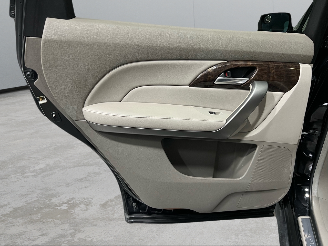 Acura MDX 6-Spd AT w/Tech Package 2011