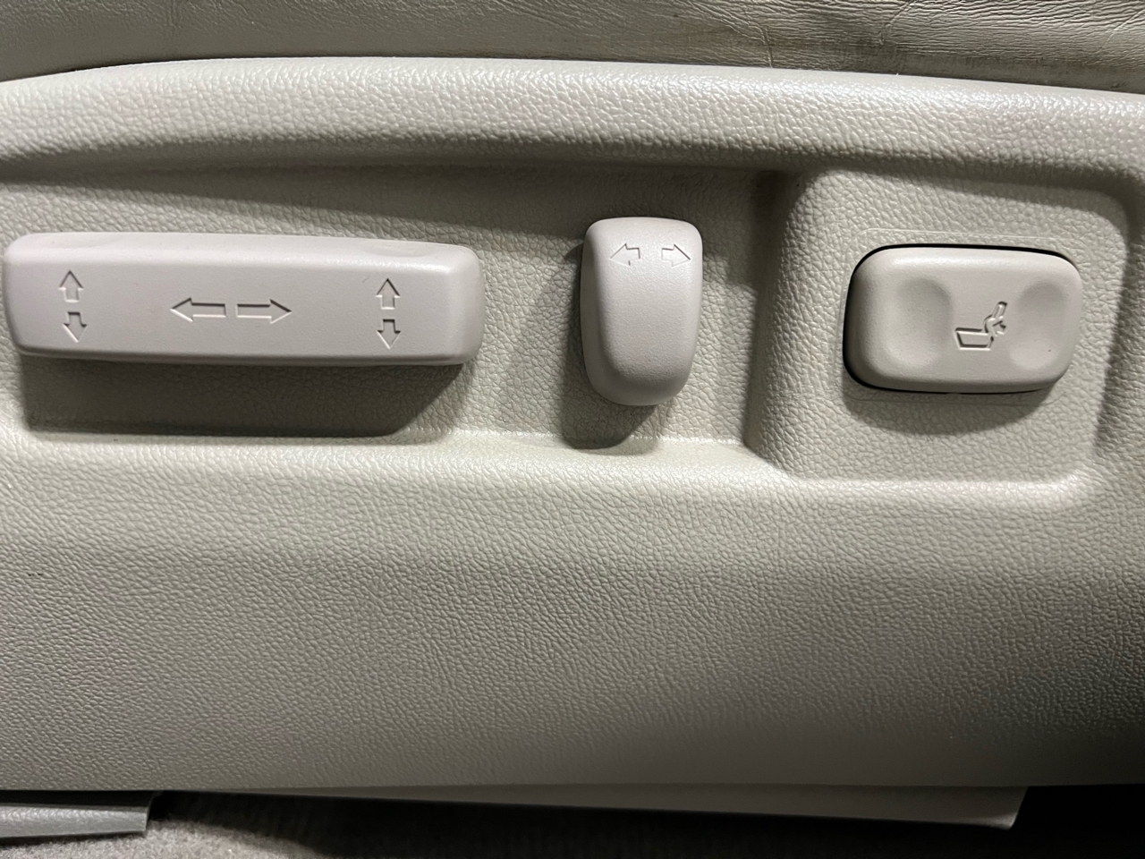 Acura MDX 6-Spd AT w/Tech Package 2011