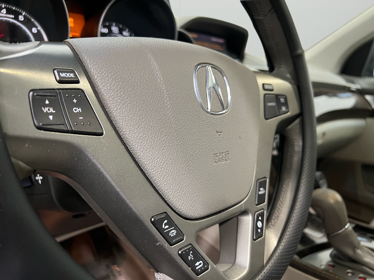 Acura MDX 6-Spd AT w/Tech Package 2011