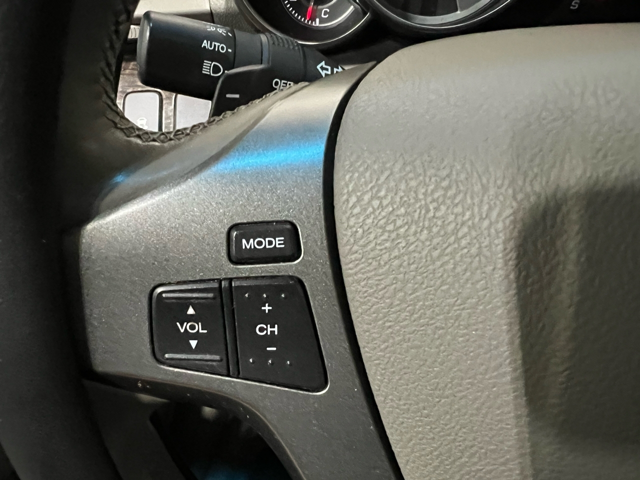 Acura MDX 6-Spd AT w/Tech Package 2011