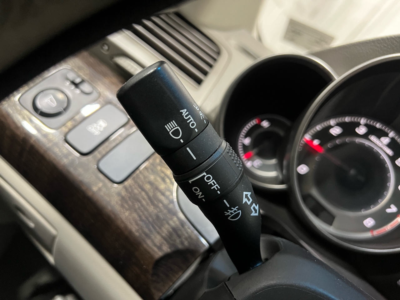 Acura MDX 6-Spd AT w/Tech Package 2011