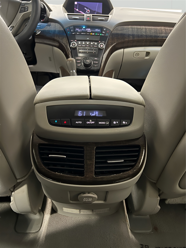 Acura MDX 6-Spd AT w/Tech Package 2011