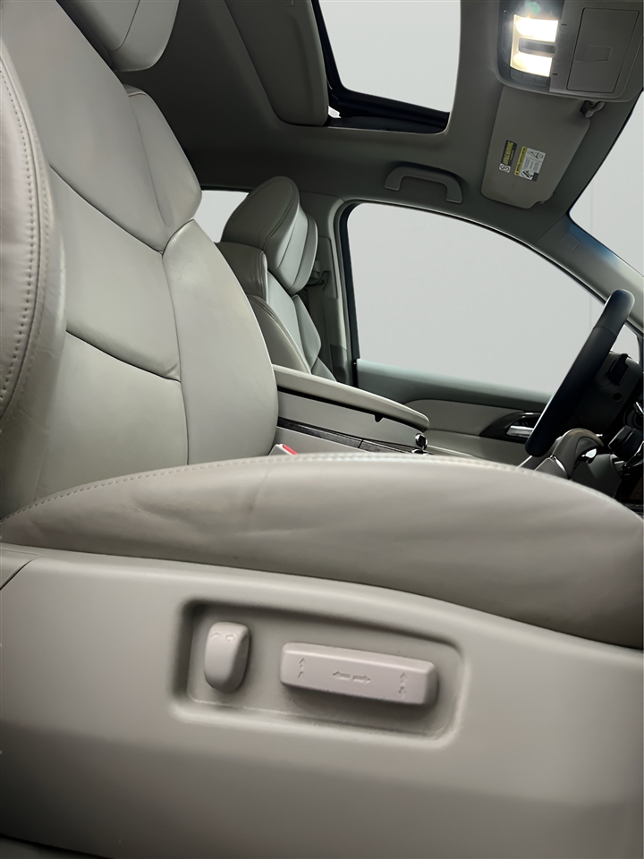 Acura MDX 6-Spd AT w/Tech Package 2011