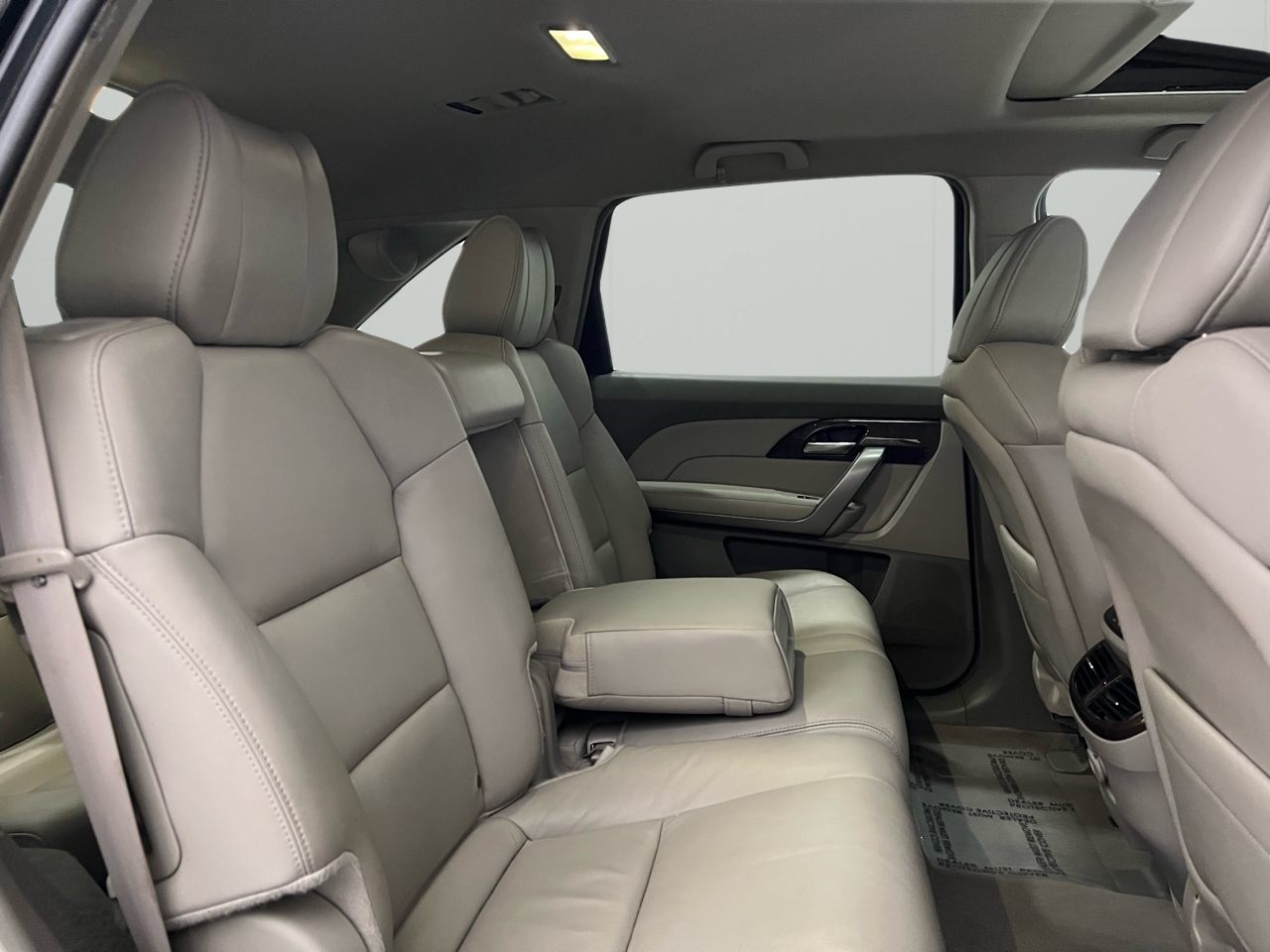 Acura MDX 6-Spd AT w/Tech Package 2011