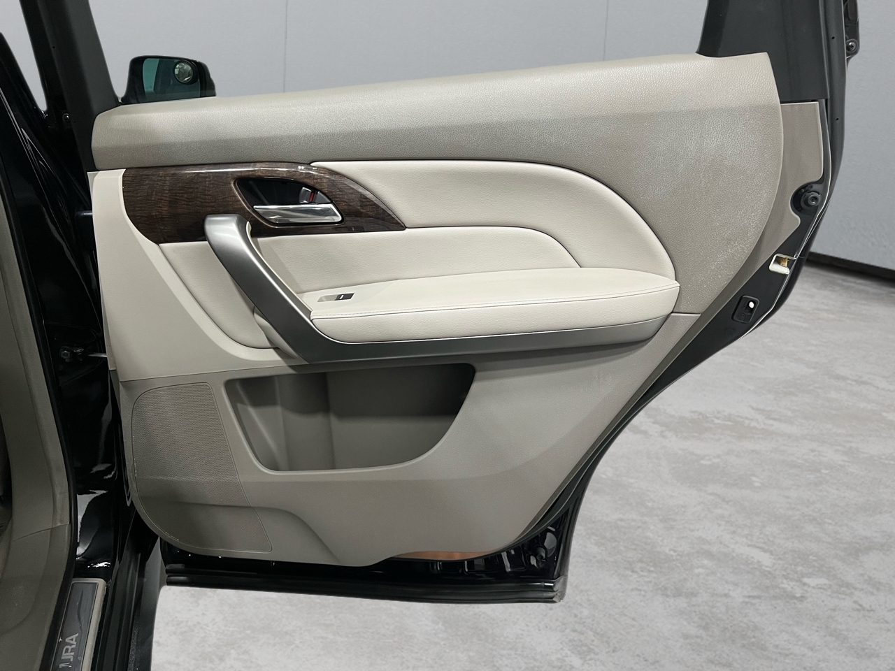 Acura MDX 6-Spd AT w/Tech Package 2011