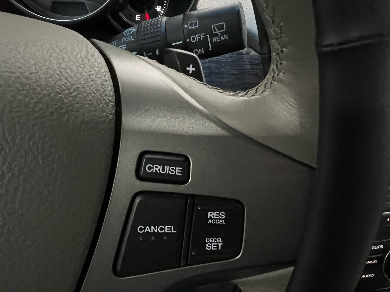 Acura MDX 6-Spd AT w/Tech Package 2011