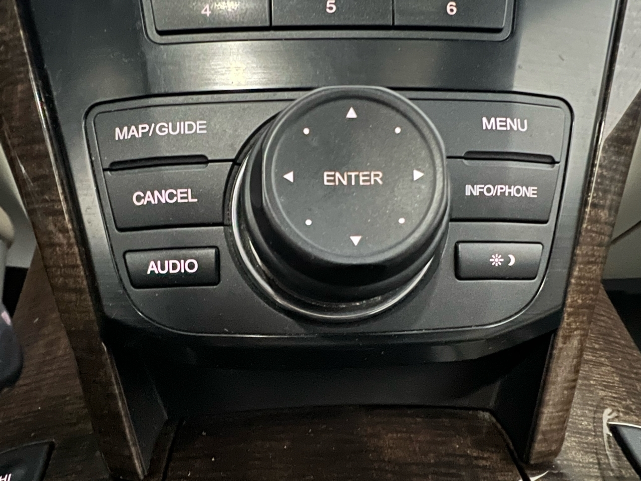 Acura MDX 6-Spd AT w/Tech Package 2011