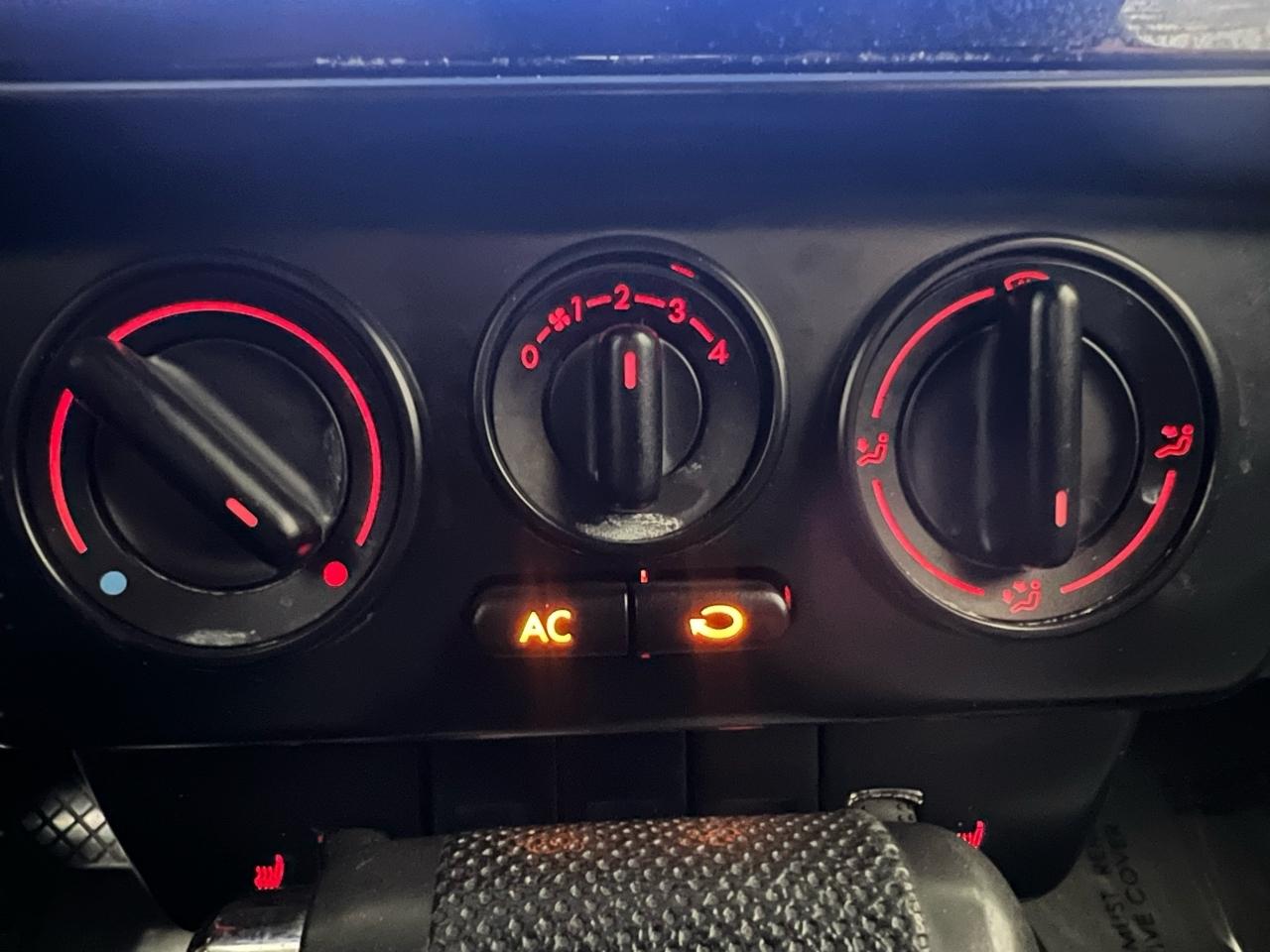 Volkswagen New Beetle 2.5L Convertible 2007