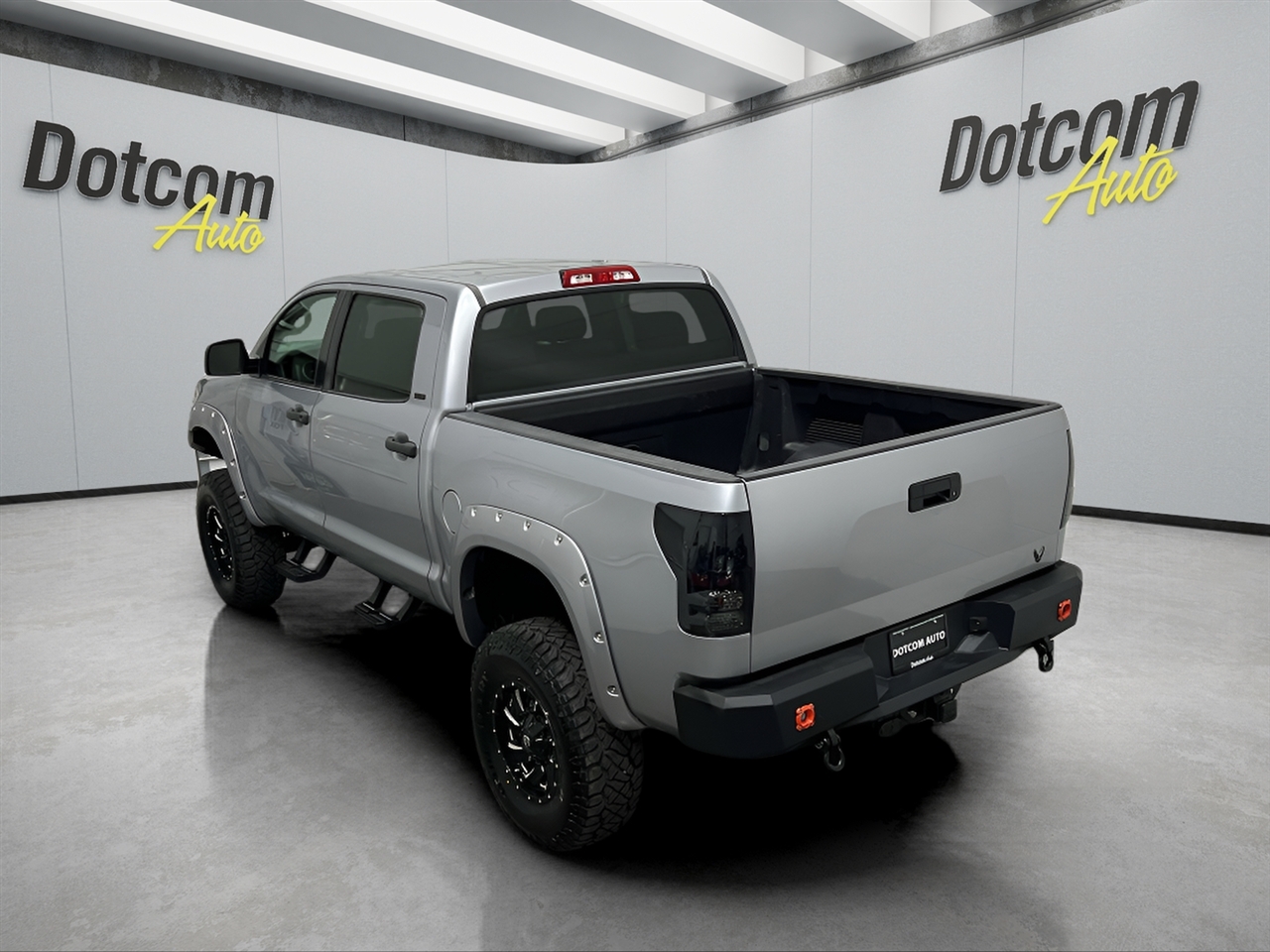 Toyota Tundra Tundra-Grade CrewMax 5.7L 4WD 2010