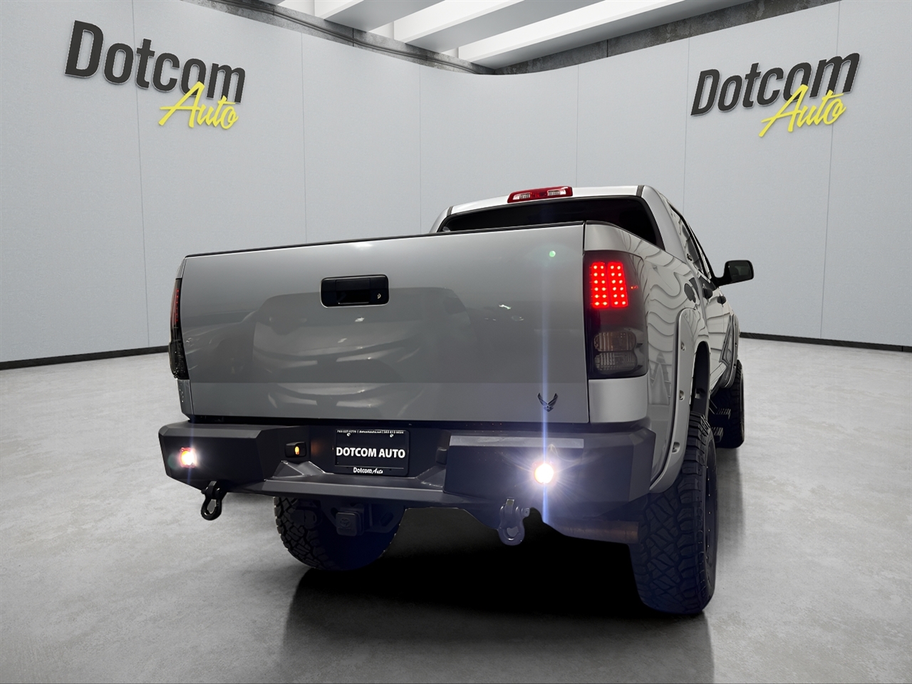 Toyota Tundra Tundra-Grade CrewMax 5.7L 4WD 2010