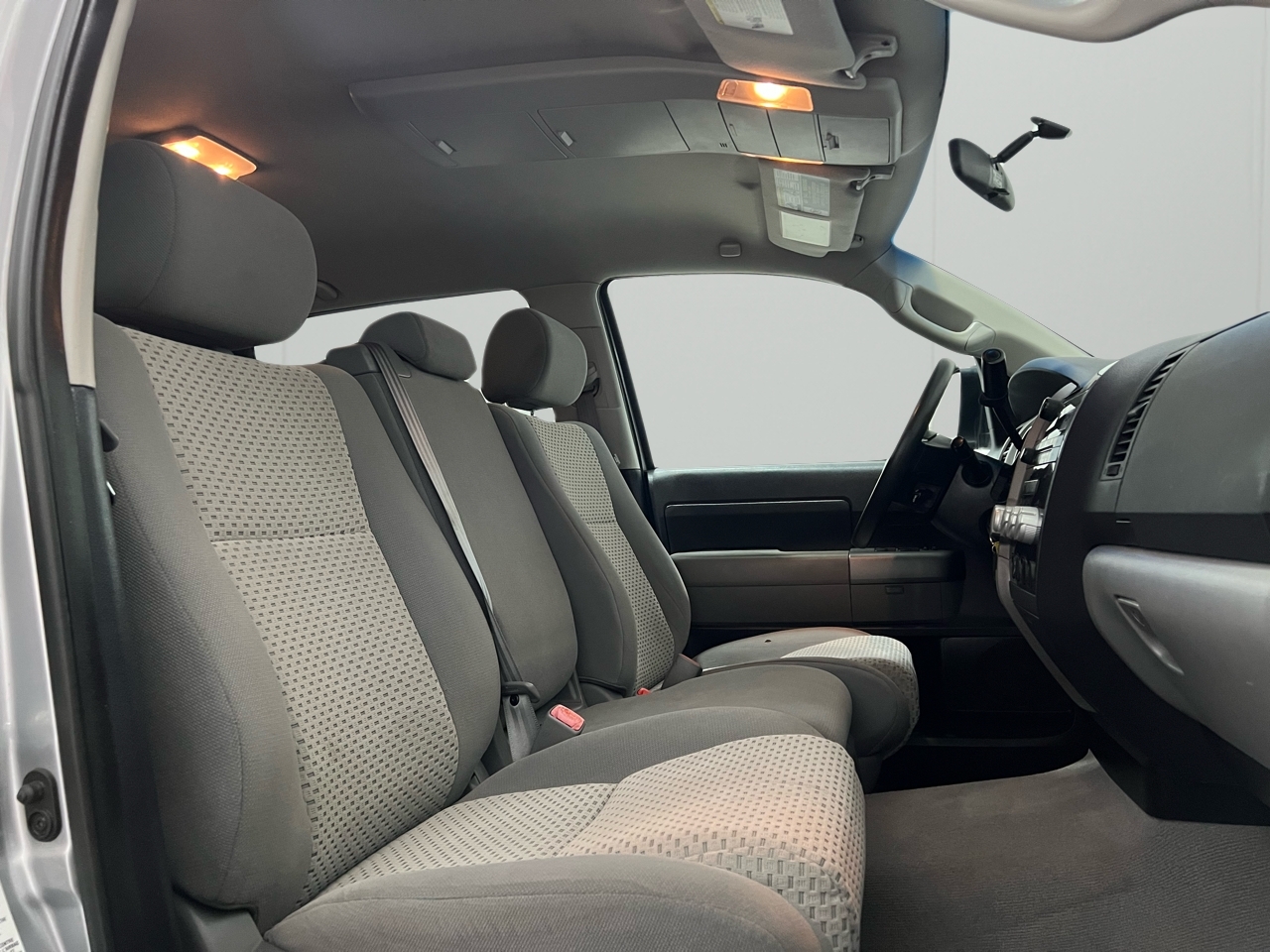 Toyota Tundra Tundra-Grade CrewMax 5.7L 4WD 2010