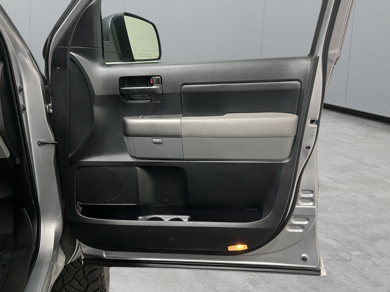 Toyota Tundra Tundra-Grade CrewMax 5.7L 4WD 2010