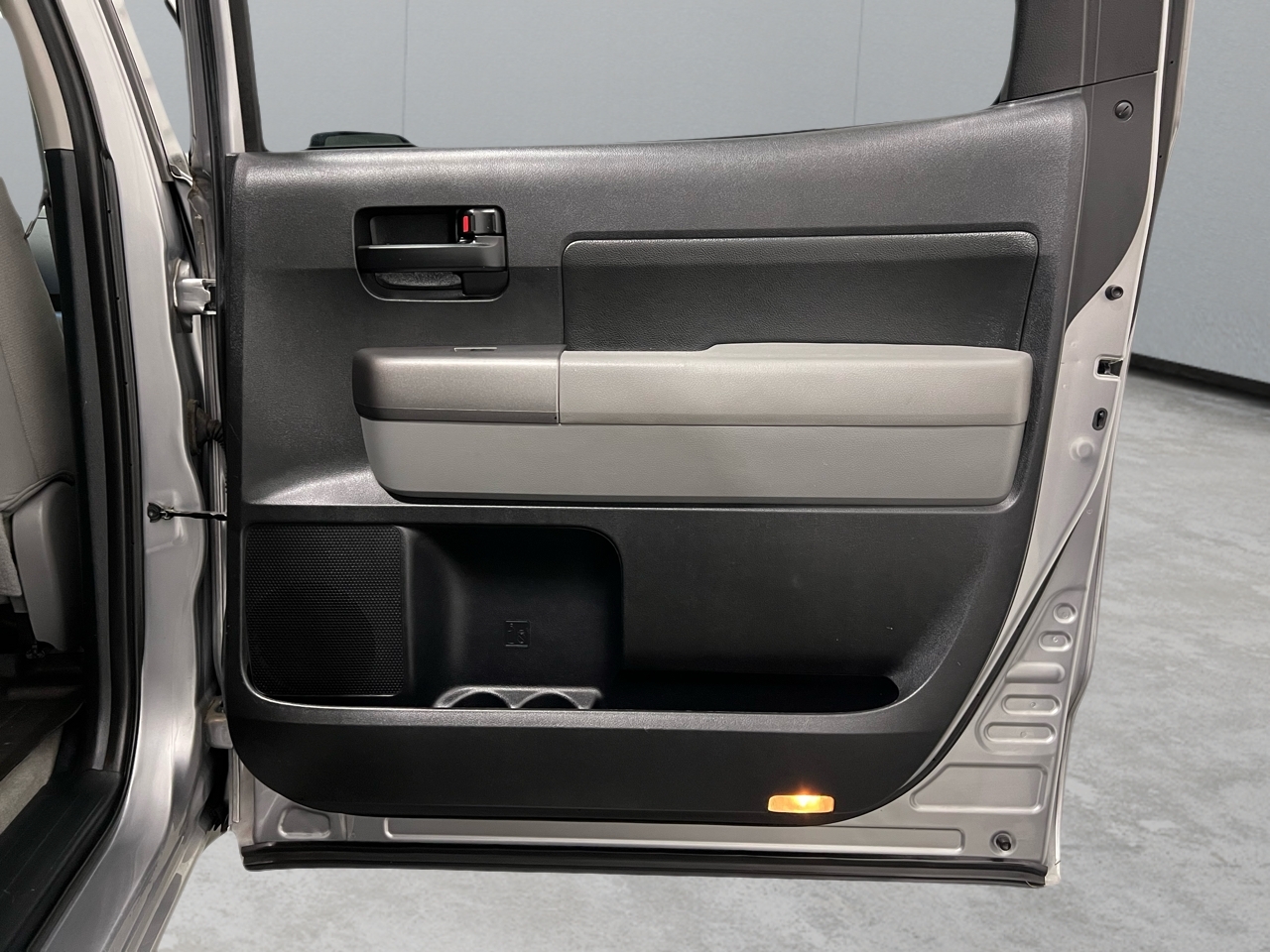 Toyota Tundra Tundra-Grade CrewMax 5.7L 4WD 2010